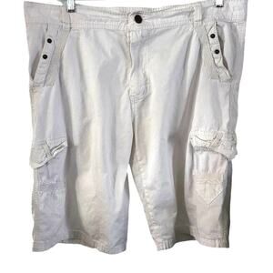 Old Skool White Cargo Bermuda Shorts Size 40